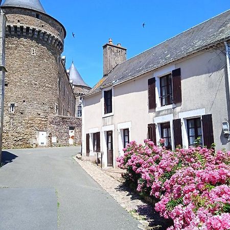 Charming Detached 2 Bedroom Ancient House In Medieval Quarter Of A Small Town In The Pays De La Loire, France Sillé-le-Guillaume Esterno foto