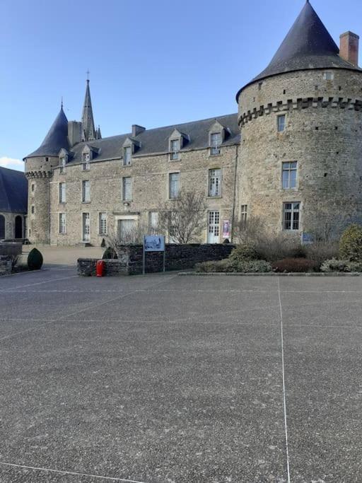 Charming Detached 2 Bedroom Ancient House In Medieval Quarter Of A Small Town In The Pays De La Loire, France Sillé-le-Guillaume Esterno foto