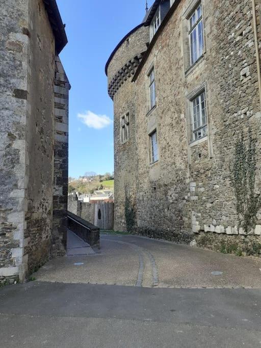 Charming Detached 2 Bedroom Ancient House In Medieval Quarter Of A Small Town In The Pays De La Loire, France Sillé-le-Guillaume Esterno foto