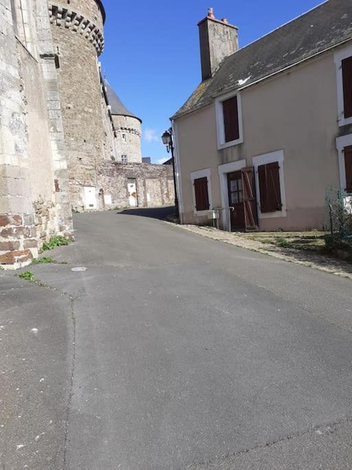 Charming Detached 2 Bedroom Ancient House In Medieval Quarter Of A Small Town In The Pays De La Loire, France Sillé-le-Guillaume Esterno foto