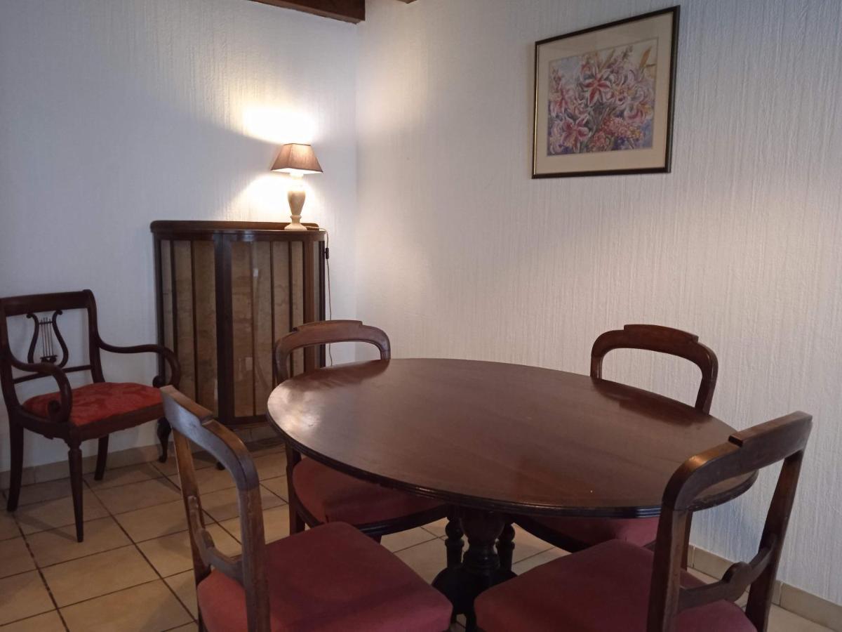 Charming Detached 2 Bedroom Ancient House In Medieval Quarter Of A Small Town In The Pays De La Loire, France Sillé-le-Guillaume Esterno foto