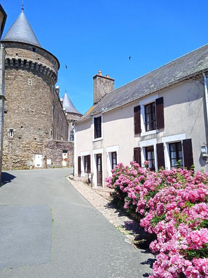 Charming Detached 2 Bedroom Ancient House In Medieval Quarter Of A Small Town In The Pays De La Loire, France Sillé-le-Guillaume Esterno foto
