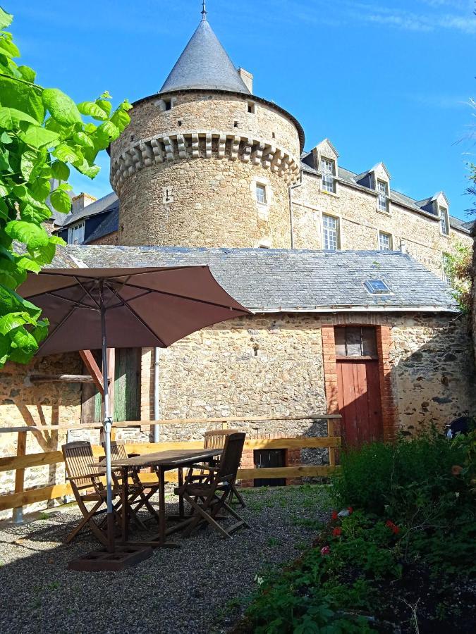 Charming Detached 2 Bedroom Ancient House In Medieval Quarter Of A Small Town In The Pays De La Loire, France Sillé-le-Guillaume Esterno foto